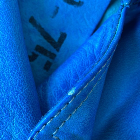 GMS-75 woman’s soft leather jacket in shades of blue, size medium, never worn - Picture 12 of 12